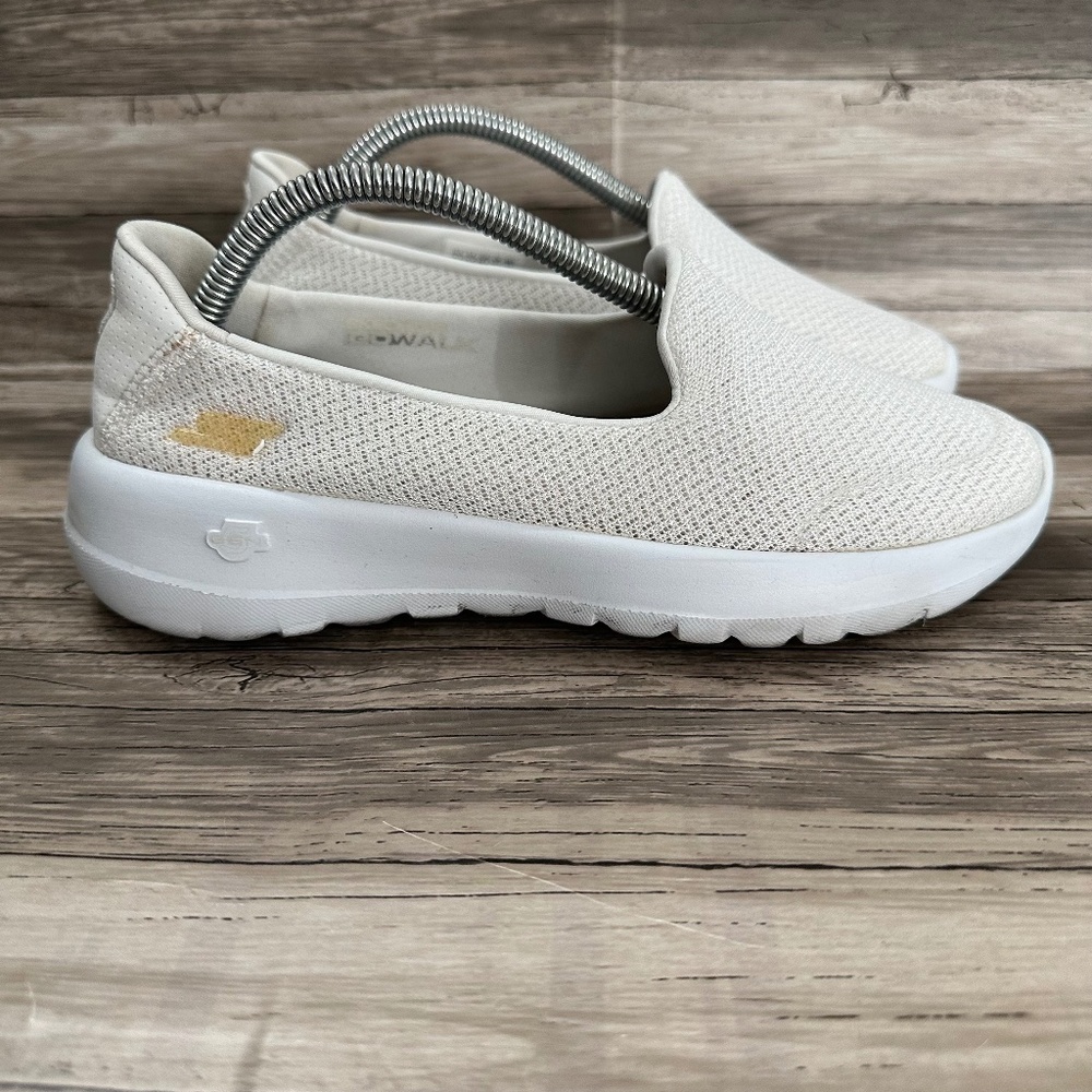 Skechers Go Walk Sneaker Womens 5.5 White Goga Max Slip On Athletic Comfort Shoe